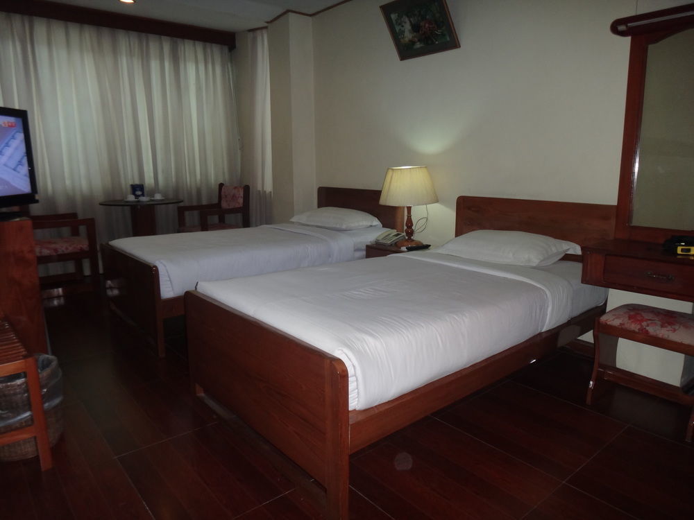 Chit Sayar Hotel Янгон Экстерьер фото