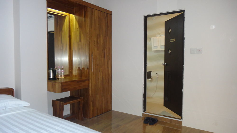 Chit Sayar Hotel Янгон Экстерьер фото
